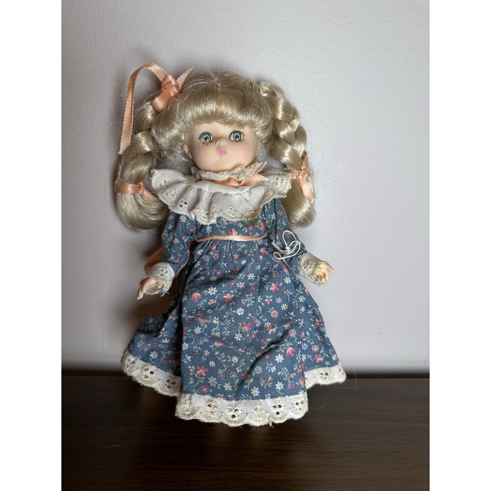Vintage Effanbee From 1980s. Peasant Dress Blonde Blue Sleepy Eyes